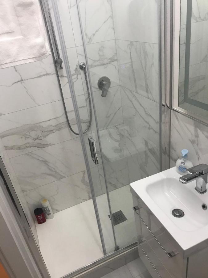 Tra Le Torri B&B - Ampia Stanza Privata In Appartamento Con Bagno Privato Accessibile Da Corridoio Bolonha Exterior foto