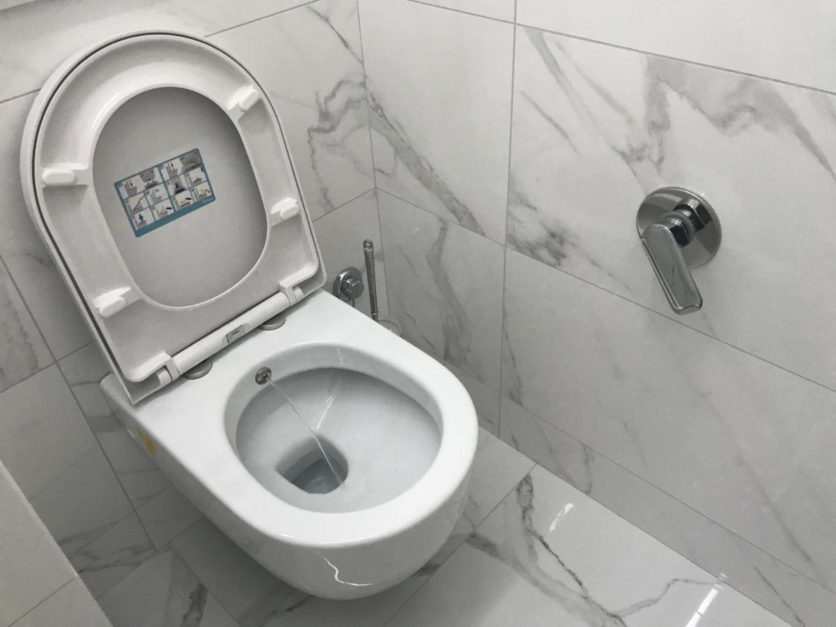 Tra Le Torri B&B - Ampia Stanza Privata In Appartamento Con Bagno Privato Accessibile Da Corridoio Bolonha Exterior foto