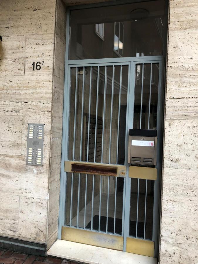Tra Le Torri B&B - Ampia Stanza Privata In Appartamento Con Bagno Privato Accessibile Da Corridoio Bolonha Exterior foto